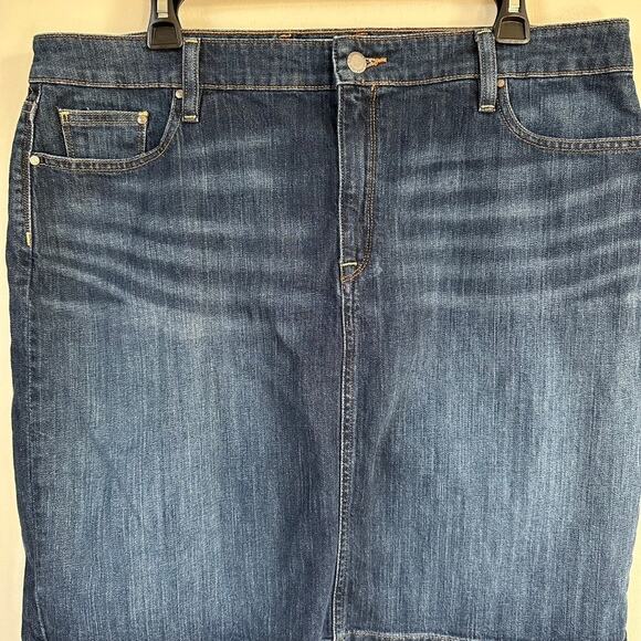 LL Bean Favorite Fit Denim Short Skirt Straight Cotton Blend Womens Sz 16 - Picture 2 of 11